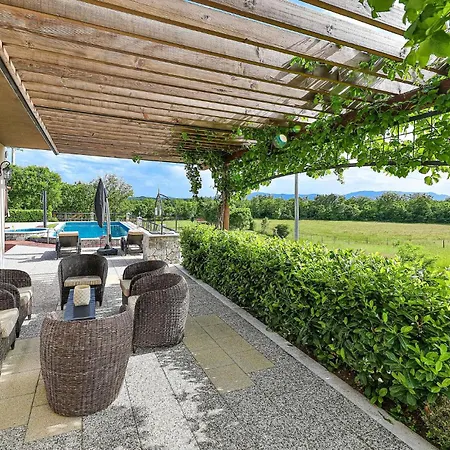 Three-bedroom In Semesterbostad Grab