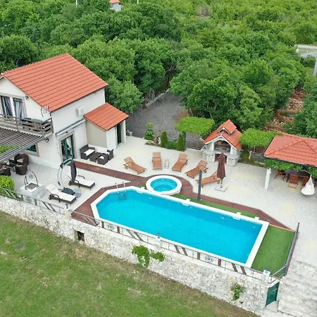 Сasa de vacaciones Three-bedroom In Grab