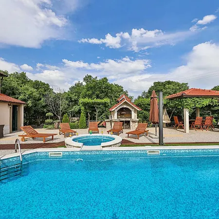 Three-bedroom In Grab
