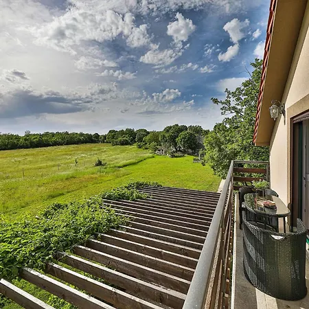 Сasa de vacaciones Three-bedroom In *