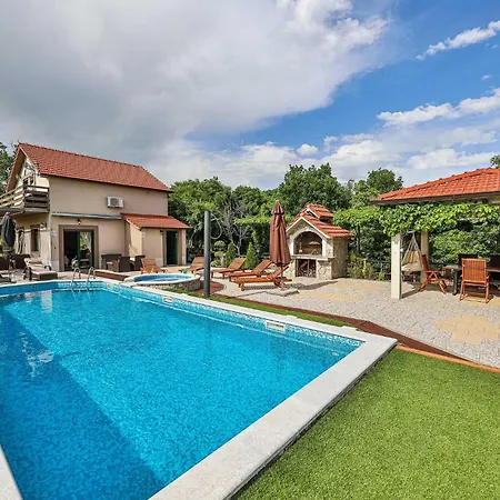 Awesome In With Outdoor Swimming Pool Σπίτι διακοπών