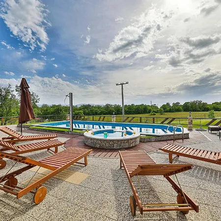 Awesome In With Outdoor Swimming Pool Σπίτι διακοπών *